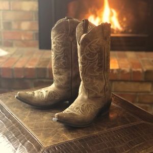 Laredo snip toe boots. Size 9